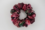 gumka do włosów scrunchie MIDI satynowa frotka w kwiaty burgund 