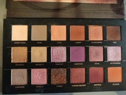 Huda Beauty paleta Desert Dusk