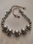 Drewniane korale w srebrnym kolorze!