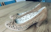 Buty czółenka damskie Caprice zamszowe r. 40