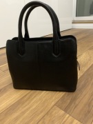 Elegancka czarna skórzana torebka 