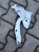 MERCEDES B-KLASA W246 - ZAWIAS MASKI PRAWY A2468800428