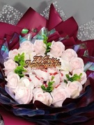 Bukiet z Rafaello i mydlanymi różami na dzień Nauczyciela 