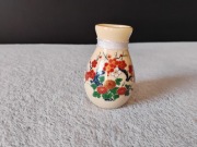 Mały wazon ceramiczny prawdopodobnie produkcji japońskiej.