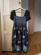 Czarna sukienka midi w kwiaty, krótki marszczony rękaw, M 38