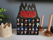 Półka kolekcjonerska STRANGER THINGS Kinder Joy Funko Pop ze ścianką