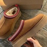 Nowiutkie UGG Tazz w kolorze Chestnut, rozmiar 36