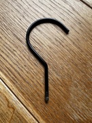 Hak metalowy do wieszaków odzieżowych czarny