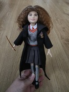 Lalka Hermiona Granger Harry Potter w sztach i z różdżką stan idealny