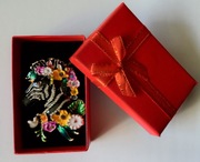 Duża atrakcyjna broszka Żyrafa