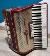 akordeon stary. działa