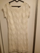 Sukienka koktajlowa koronkowa.