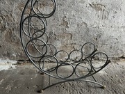 Metalowy stojak na wino | loft industrial | dekoracja wnętrza