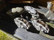 Infiniti q50 q60 zaciski hamulcowe Akebono komplet