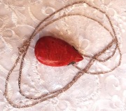 Wisior srebrny z koralem plus łańcuszek srebrny figaro