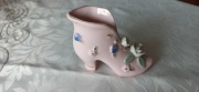 Różowy bucik z porcelany
