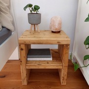 Drewniana szafka nocna / stolik pomocniczy – styl naturalny, handmade