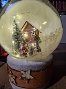 Magiczna wioska zamknięta w śnieżnej kuli