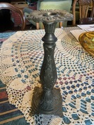 Piękny mosiężny świecznik