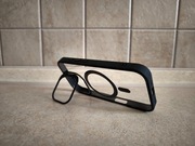 Etui iPhone 16 Pro czarne + zestaw chusteczek czyszczących