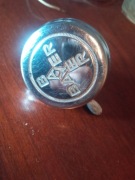 Stary dzwonek rowerowy z reklamą Bayer. Vintage