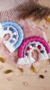 Tęcza dekoracja ścienna Boho sznurki niebieska różowa handmade makrama