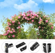 Metalowa kratka na rośliny pnące. łuk