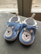 Buciki z Kubusiem Puchatkiem na rzep