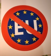 15 naklejek przekreślone logo EUROKOŁCHOZU 10 cm okrągła;ANTY EU-ŻY*OKOMUNA