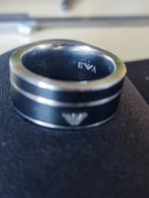 Obrączka Emporio Armani.