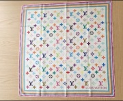 LOUIS VUITTON – Jedwabna Apaszka Monogram Multicolor