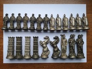 Antyczne cynowe figury szachowe VIKINGOWIE kontra RZYMIANIE