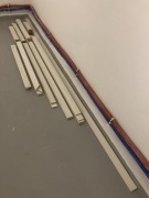 Listwy przypodłogowe MDF białe – różne długości, do ponownego montażu
