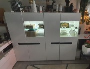 Witryna szafka biała z oświetleniem LED 2 szt. po 400zl