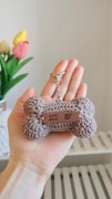 Kość na szydełku, brelok, zawieszka handmade 