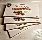 Czekoladki z nadzieniem orzechowym Baron Delicadore Hazelnut Waga 200g x4op