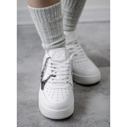 Nike Air Force 1 ’07 Low “Triple White” (Chain Detail) | 40 EU |