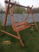Drewniana huśtawka ogrodowa – solidna, komfortowa, gotowa do użytku! 