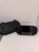 Konsola – Sony PS Vita (Czarna) + Etui i Ładowarka