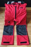 Czerwone sztormiaki spodnie żeglarskie Musto MPX Performance rozmiar S