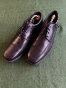 Eleganckie czarne obuwie Clarks - 42