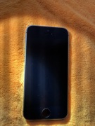 Apple iPhone SE 32GB - CZARNY - stan bardzo dobry - z wadą