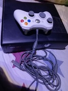 Xbox 360 w dobrym stanie ,3gry,pad,
