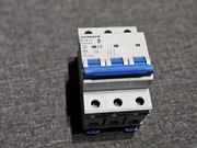 Komplet 3 szt wyłącznik nadmiarowo prądowy Schrack AM618316 cena za kpl