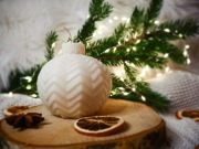 ŚWIECA SOJOWA DEKORACYJNA BOMBKA JODEŁKA ŚWĘTA BOŻENARODZENIE 1SZT