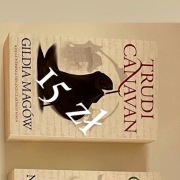 TRUDI CANAVAN/ GILDIA MAGÓW/ NOWICJUSZKA