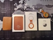 Oryginalne akcesoria Apple: AirTag z brelokiem + skórzany case z magsafe.