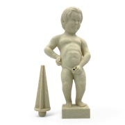 Figurka do doniczki - Chłopiec sikający w kwiaty - piasek pustyni - duża