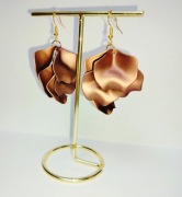 Kolczyki wykonane własnoręcznie, płatki kwiatów.