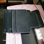 SPRZEDAM KOMPLET ORYGINALNYCH DYWANIKÓW AUDI A4 B8